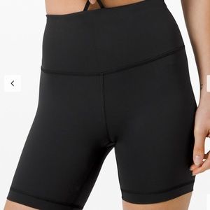 Wunder Train High-Rise Short 6"